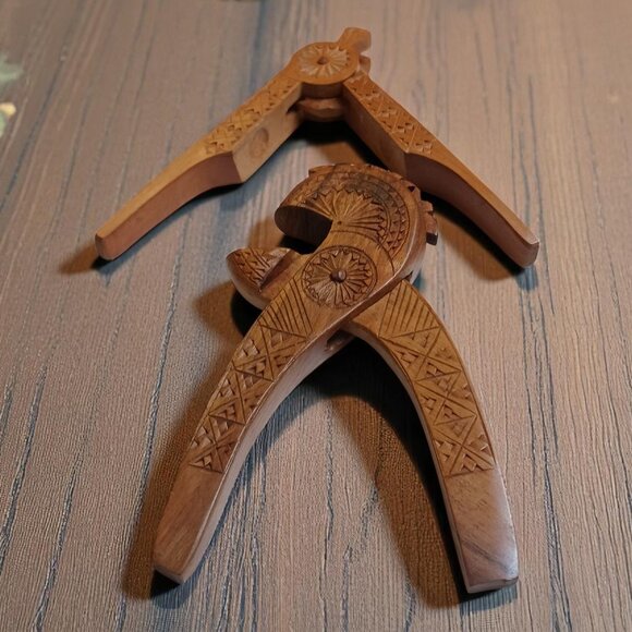 Vintage Hand-Carved Wooden Nutcracker Set | Folk Art Rustic Decor 8" Pair - Picture 4 of 9